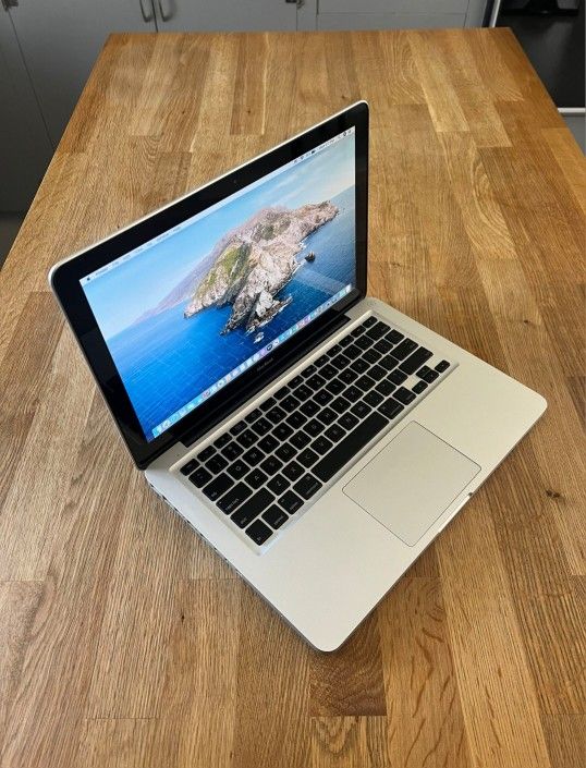 Apple MacBook Pro Laptop 