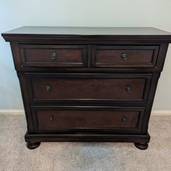 Dresser/ Bedroom Entertainment Stand