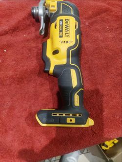 Dewalt multitool perfect condicion  70.00. Brushness