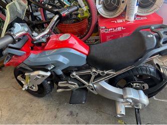 Mínimoto BMW para niños