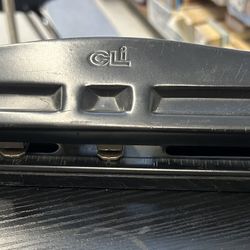 Three hole paper punch 