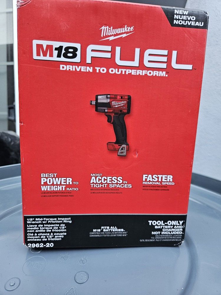 MILWAUKEE M18 FUEL MID TORQUE IMPACT WRENCH 1/2"
