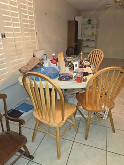 Kitchen table with 6 oak chairs