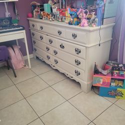 Full Size Bed And Dresser