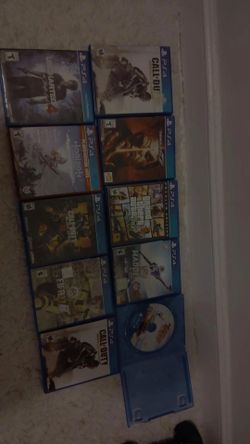 There is just one problem: it turns on but doesn't beep. It is a PlayStation 4 Slim and comes with 11 games, one controller, and five cables.
