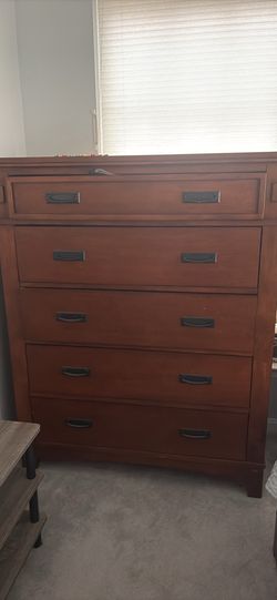 Chest of drawers
