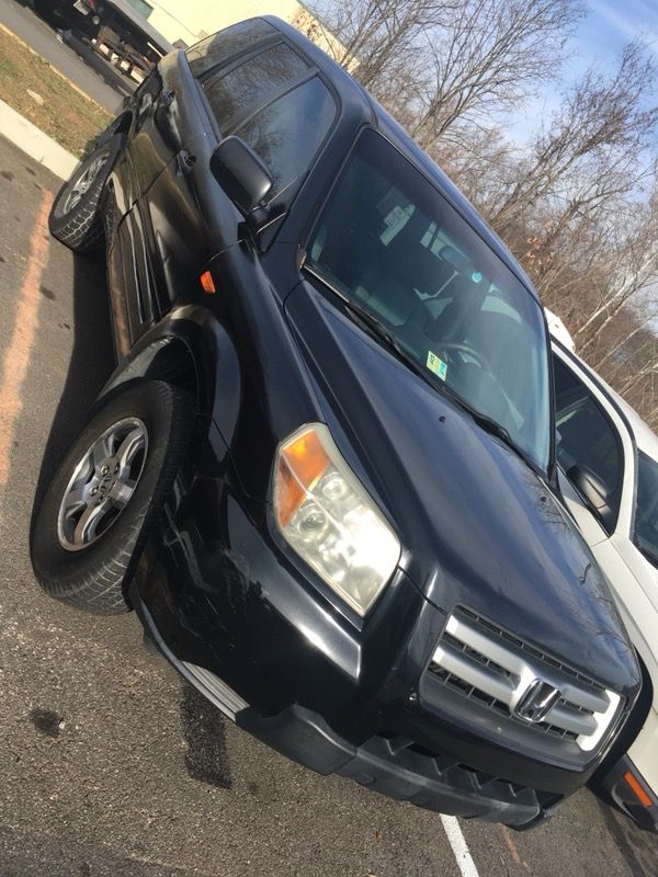 Honda Pilot 4x4 automático Año 2006 185,900 millas 3 líneas de asientos Radio de pantalla touch Con bluetooth Mi número 5714️⃣1️⃣8️⃣1922