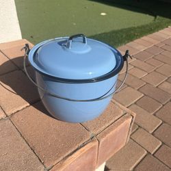Vintage Sky Blue Enamelware cooking pot With Lid