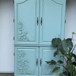 Beautiful Mint Green Hutch/Cabinet