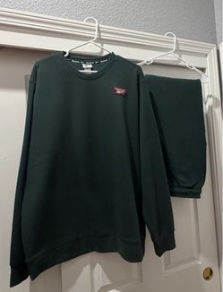 Reebok Sweatshirt and Sweatpants Set