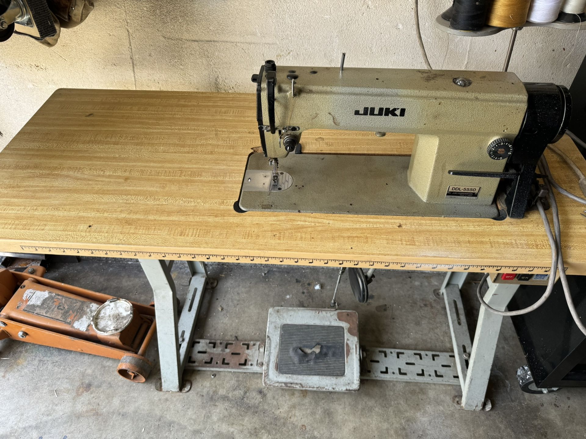 Juki DDL-5550. Sewing Machine