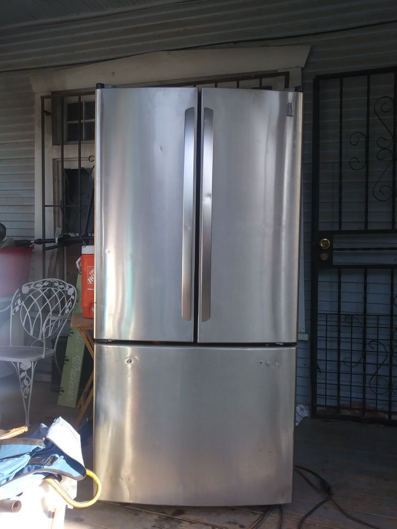 GE profile refrigerator