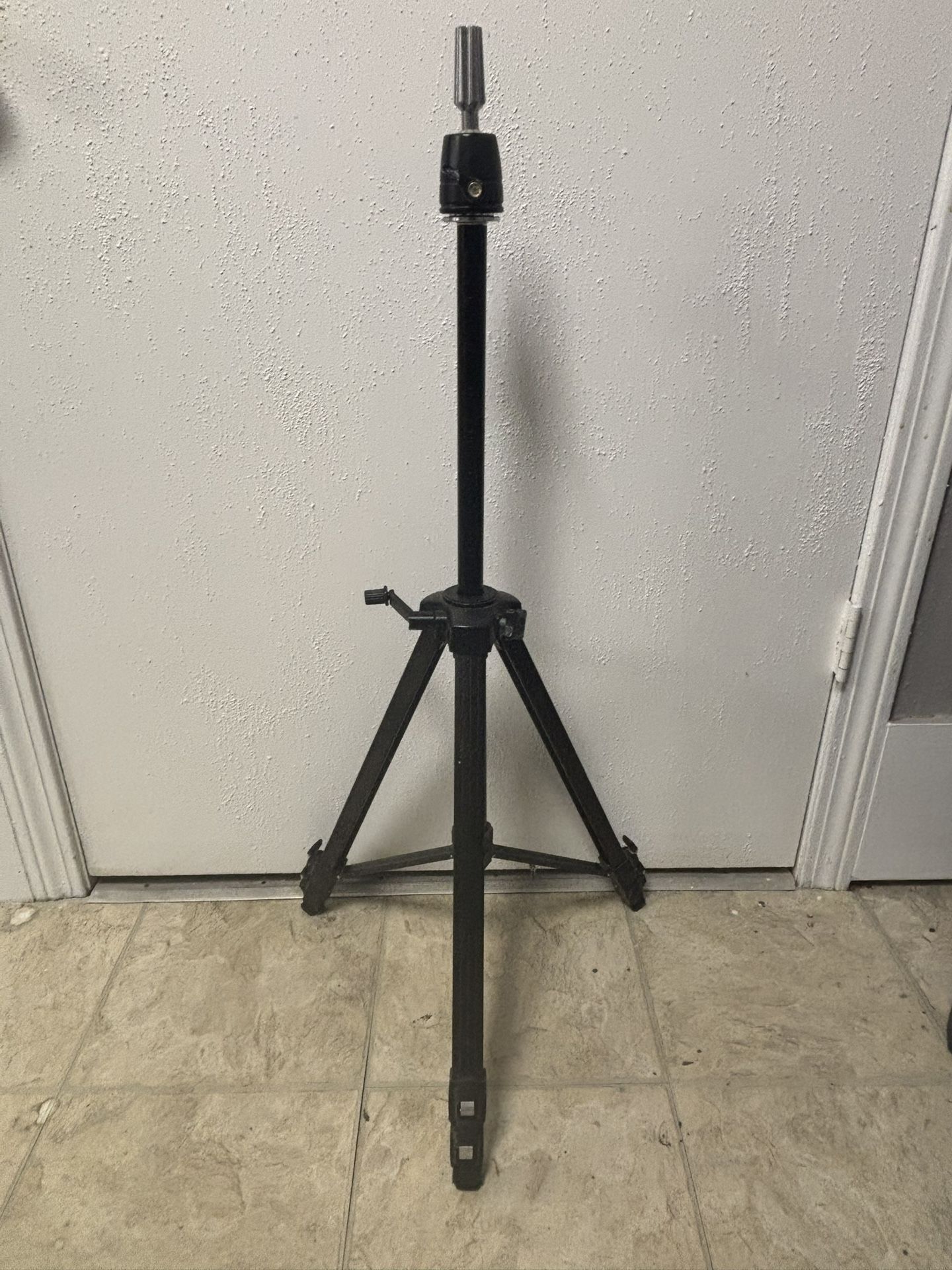 Tripod Cosmetology Adjustable Stand Hairdressing Training