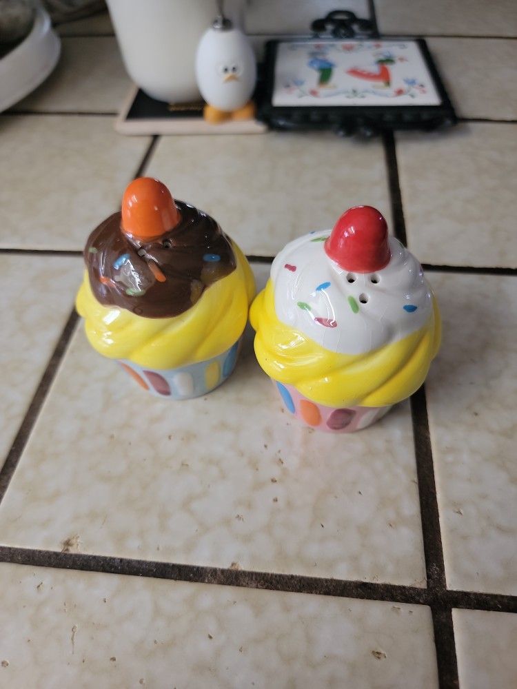 Cupcakes! (Salt&Pepper) Shaker
