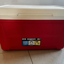 Igloo 48-Quart Island Breeze  Ice Chest Cooler - Red