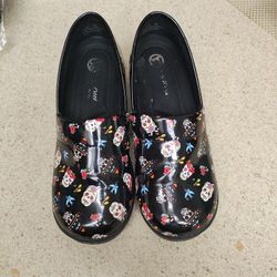Easy Works by Easy Street Laurie women's slip-resistant clogs with a skull and floral print