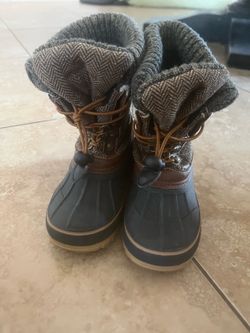Boys/girls  snow boots size 11
