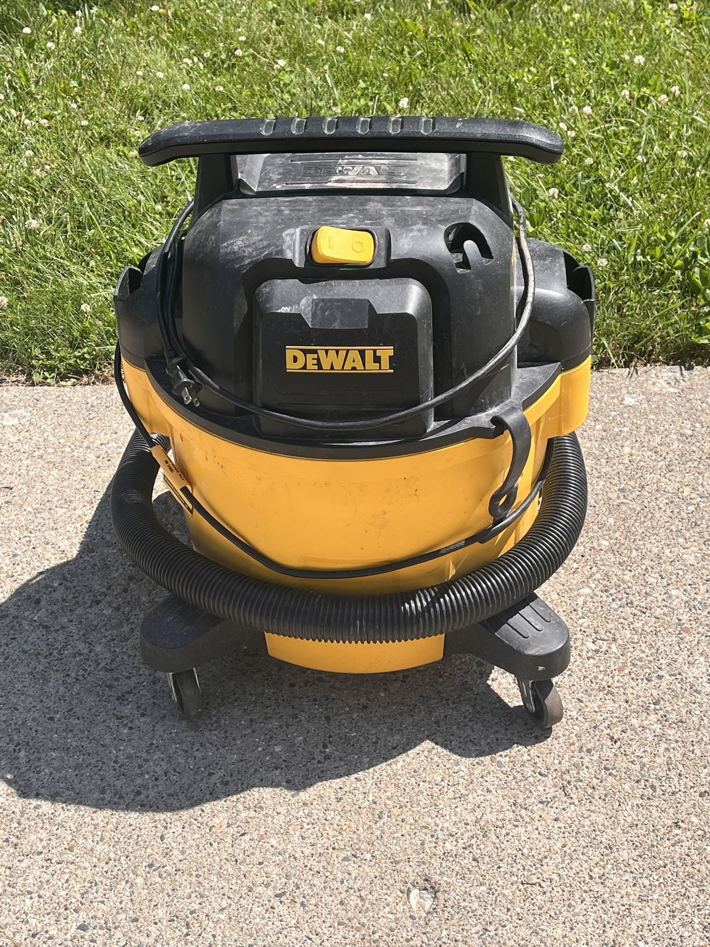 Dewalt DWV09P Wet dry Shop Vacuum For Parts Or Repair