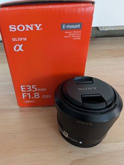 Sony E 35mm Fl.8 OSS Lens SEL35F18
E-Mount APS-C w/ Hood & Original Box