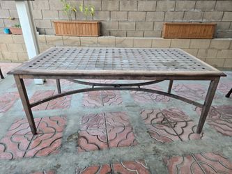 Outdoor table (metal)
