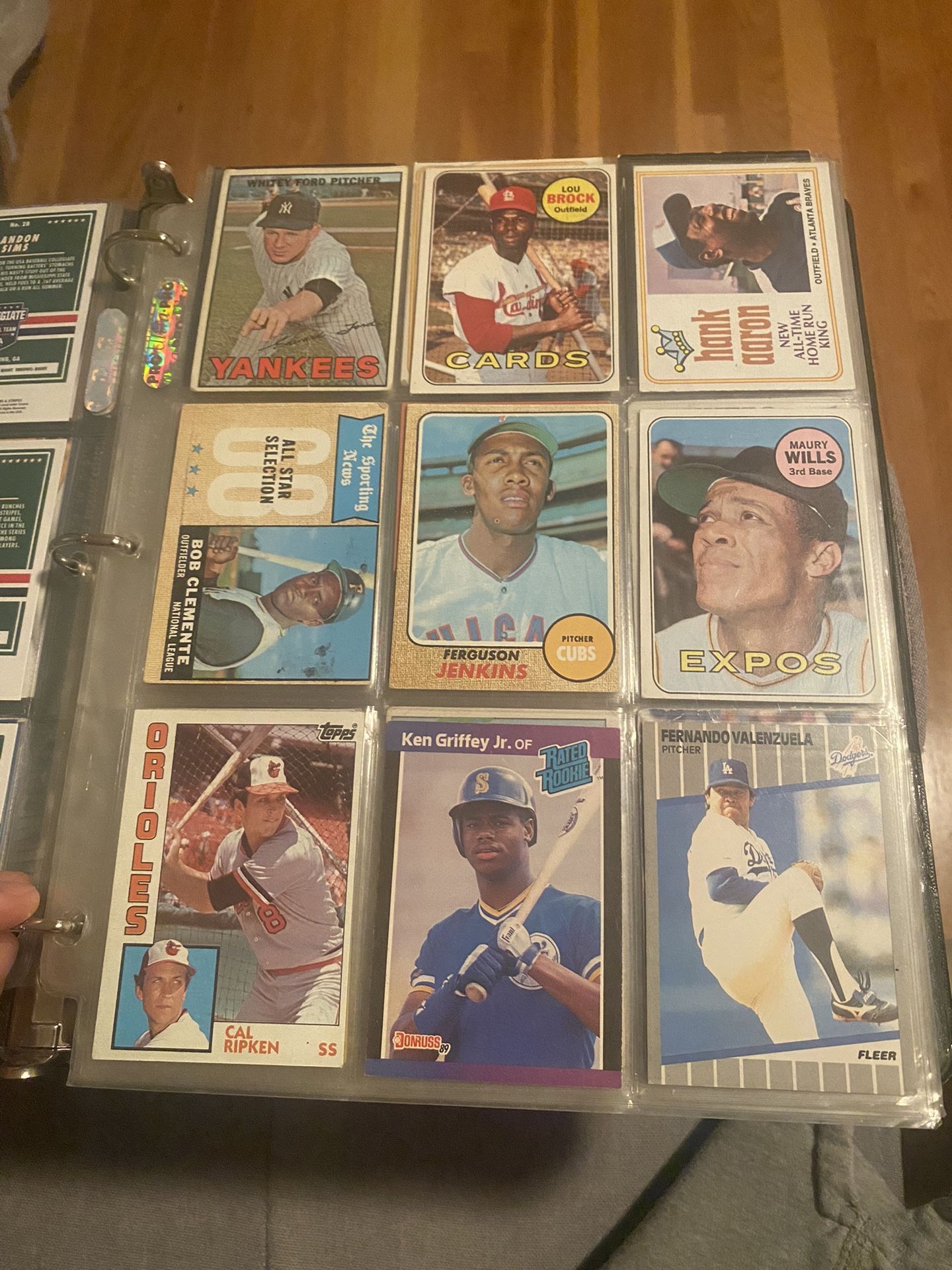 baseball card rare Found At Flea Market, Mantle And Berra Dog Food Cards Fetch $28,000 Ultra-rare Honus Wagner baseball card