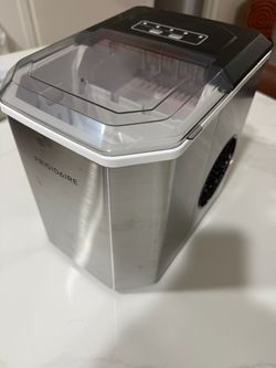 Frigidaire Ice Maker (2 Weeks Old)