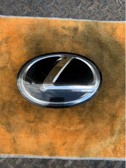 Lexus is 350 and 300 front grille emblem 2014-2020