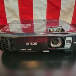 Epson 7230 Pro Projector and Elite Screens 120" Tripod free standing screen