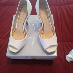 Jessica Simpson Size 7.- White Heels