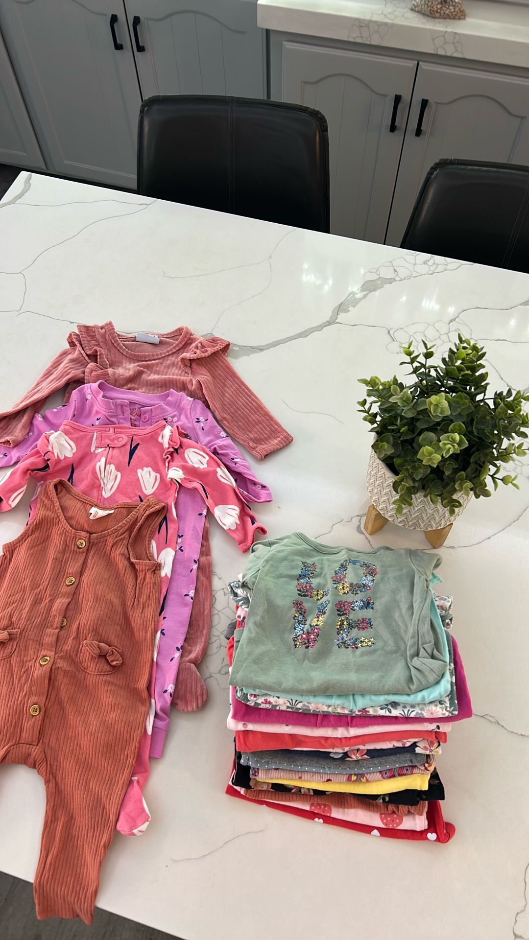 Baby Clothes Good Conditions 3 6, 9 Months .