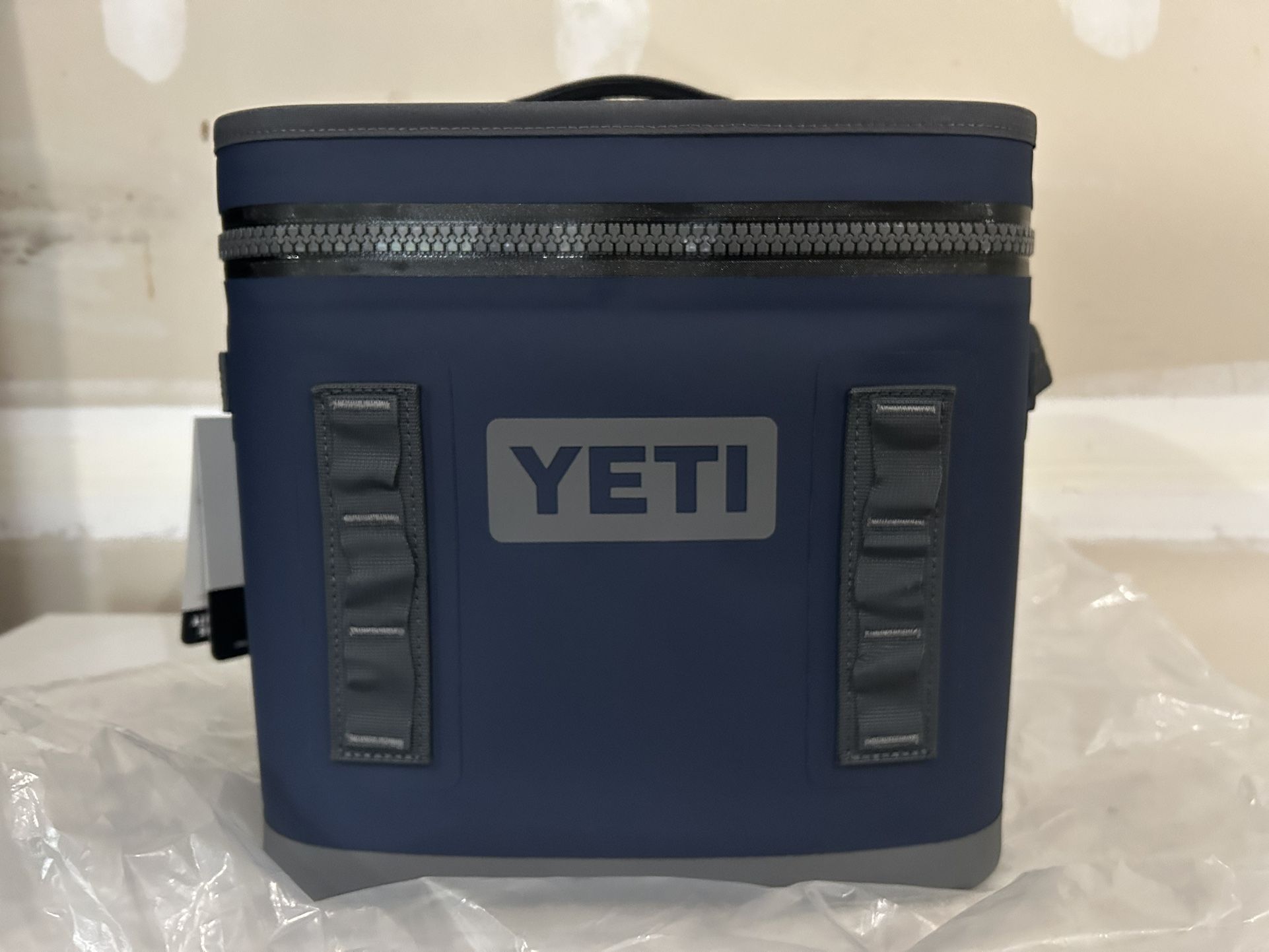 YETI Hopper Flip 12 Cooler -Navy