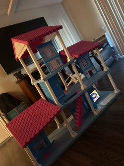 Barbie doll house
