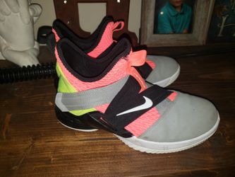 lebron james boy shoes