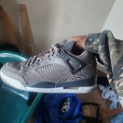 the Nike Air Jordan Spizike Low in the Cave Stone/Anthracite colorway