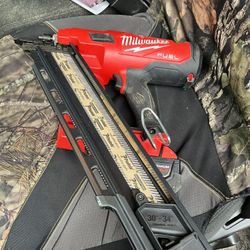 Milwaukee 30 Degree Framing Nailer 