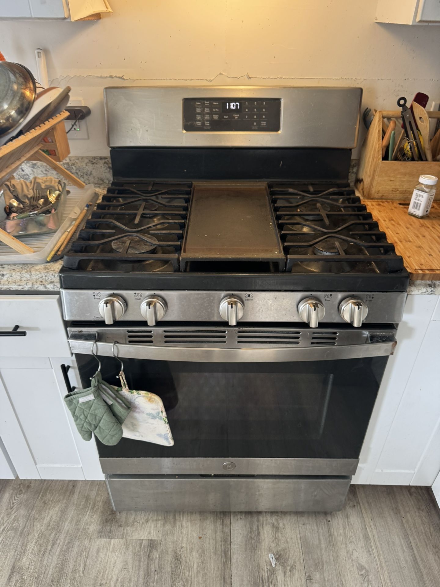 GE 5-Burner stove With air Cry