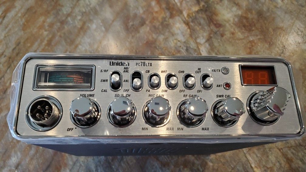 Uniden pc78ltx 40 channel CB radio with hustler magnetic antenna