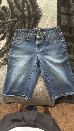 Size 6 Women’s Shorts 