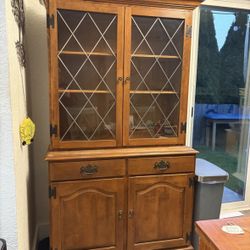 China Hutch Ethan Allen Heirloom Maple Cabinet 