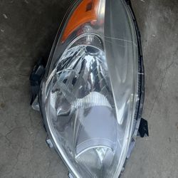 2012 Nissan versa Passenger Right Headlight 