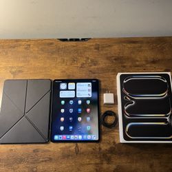 iPad Pro 13" (M5) Wifi + Cellular With Accessories