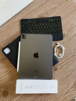 iPad Pro 11” (Face ID / 2020 model) 2nd Generation 128GB with keyboard case,  pen & Accessories 