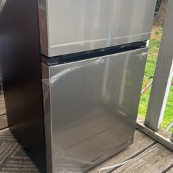 Magic Chef Mini Refrigerator 3.1 cu ft. 2 Door Stainless 