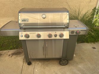 Weber Genesis II S-435 stainless steel 4-burner gas gril