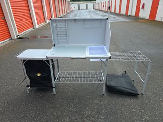 Camping kitchen set