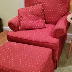 2 Red Club Chairs With Matching Ottomans 