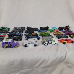 30 BATMAN HOTWHEELS ALL JUST LIKE NEW 