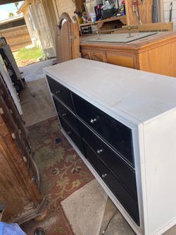 Lane Dresser ! 6 Huge Drawers!!