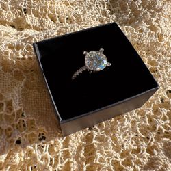 Absolutely stunning, size 8, 5 carat ring.