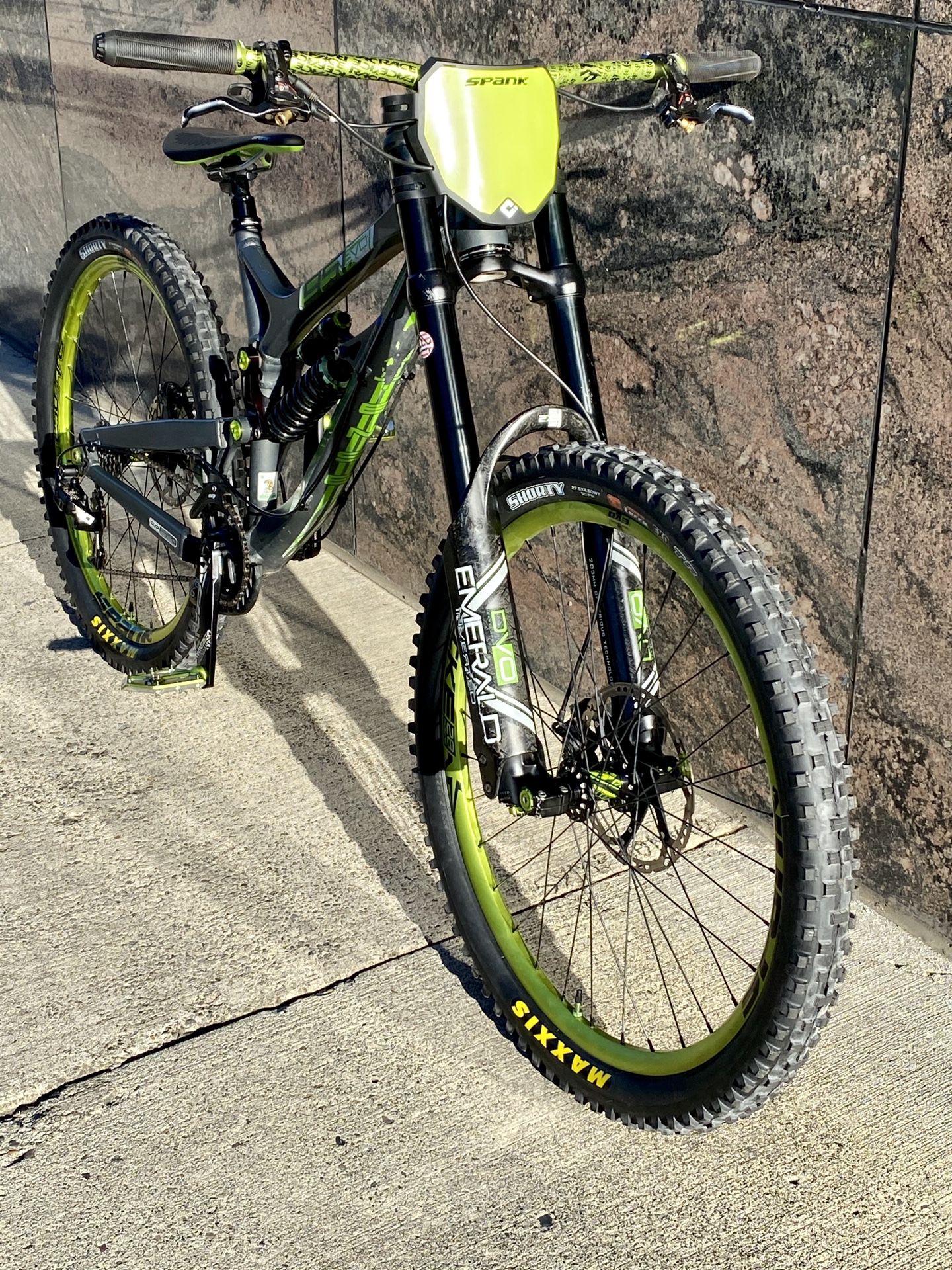 Intense 951 EVO DVO 27.5 Downhill size medium full suspension mountain bike